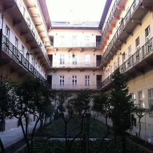 Apartamento Trendy Near Basilica With Ac, Budapest