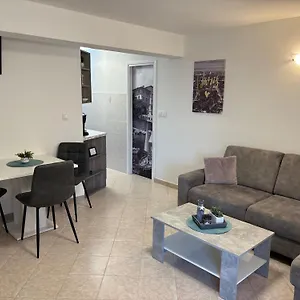 Vilma Apartman Lovran