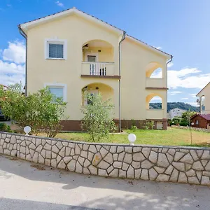 Alex Apartman Lopar
